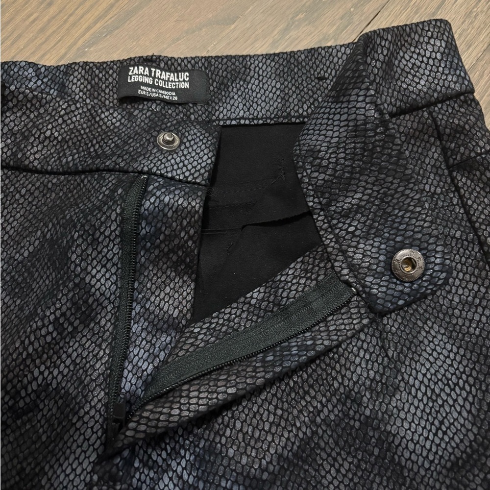 Zara’s Trafaluc Snakeskin Print Pants. Small - Picture 7 of 10
